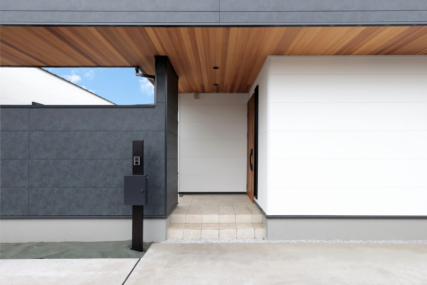 マスケン 【中庭あり/コの字型/40,2坪/2,500～2,999万円】中庭のある憩いの邸宅の建築実例画像2