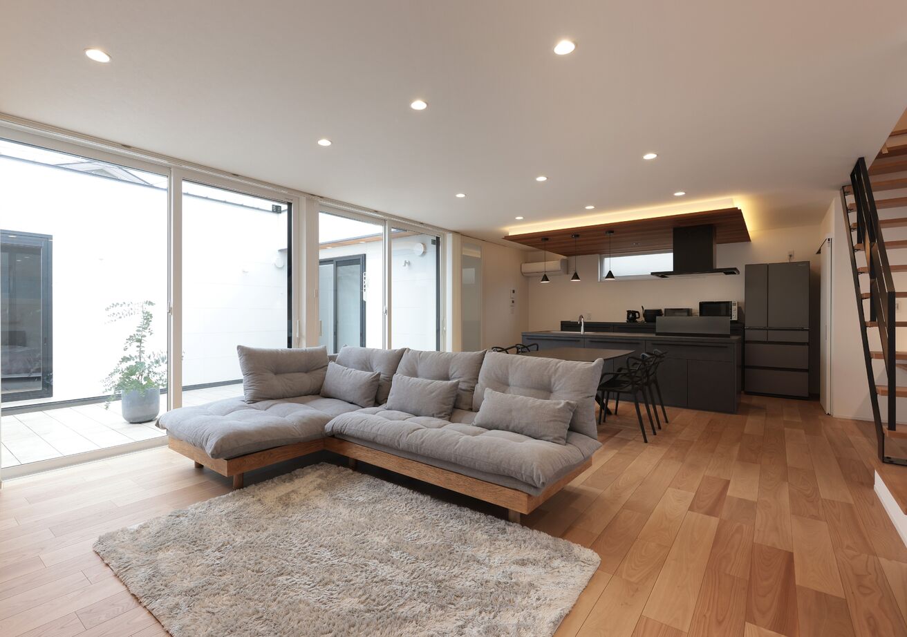 マスケン 【中庭あり/コの字型/40,2坪/2,500～2,999万円】中庭のある憩いの邸宅の建築実例画像3