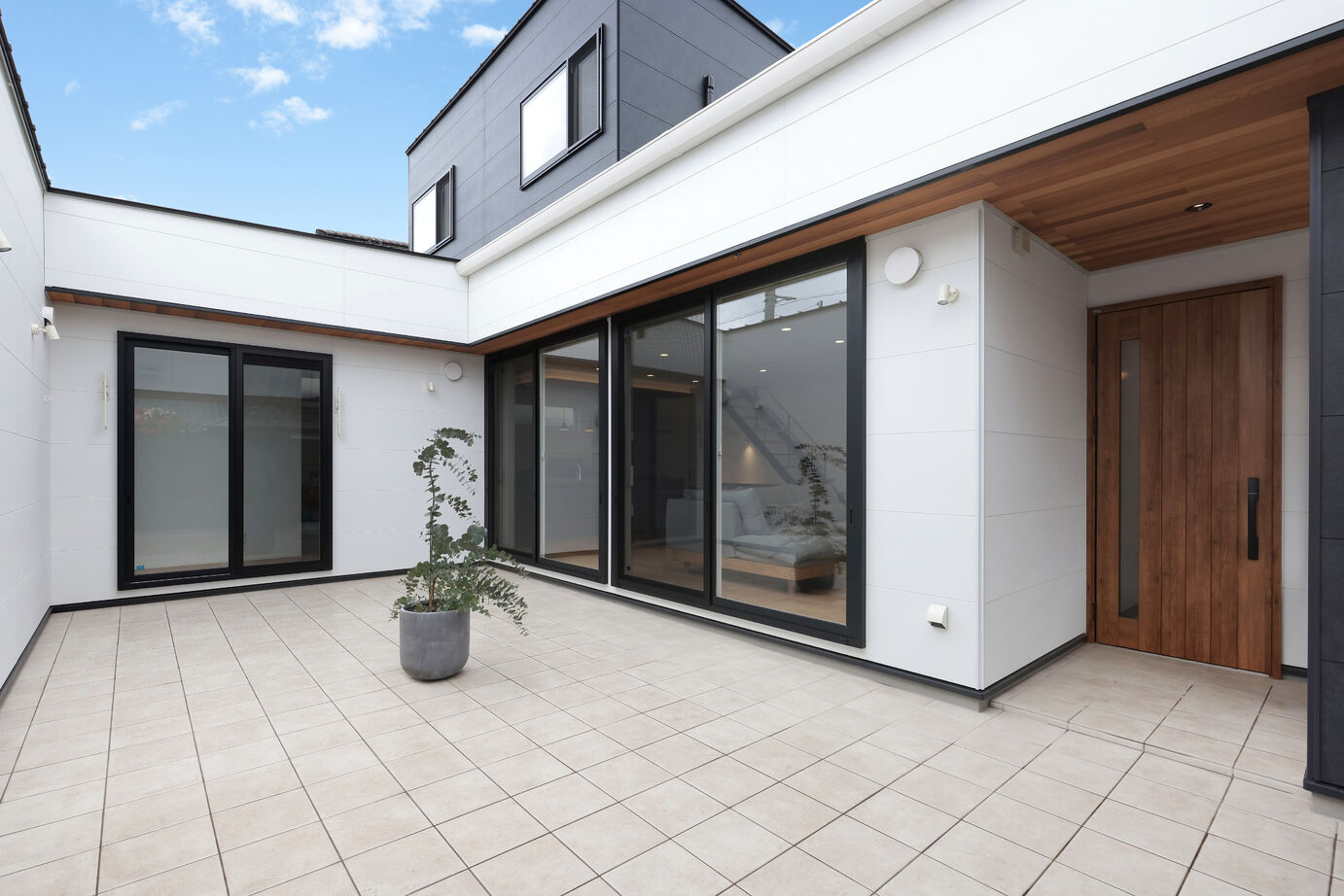 マスケン 【中庭あり/コの字型/40,2坪/2,500～2,999万円】中庭のある憩いの邸宅の建築実例画像9