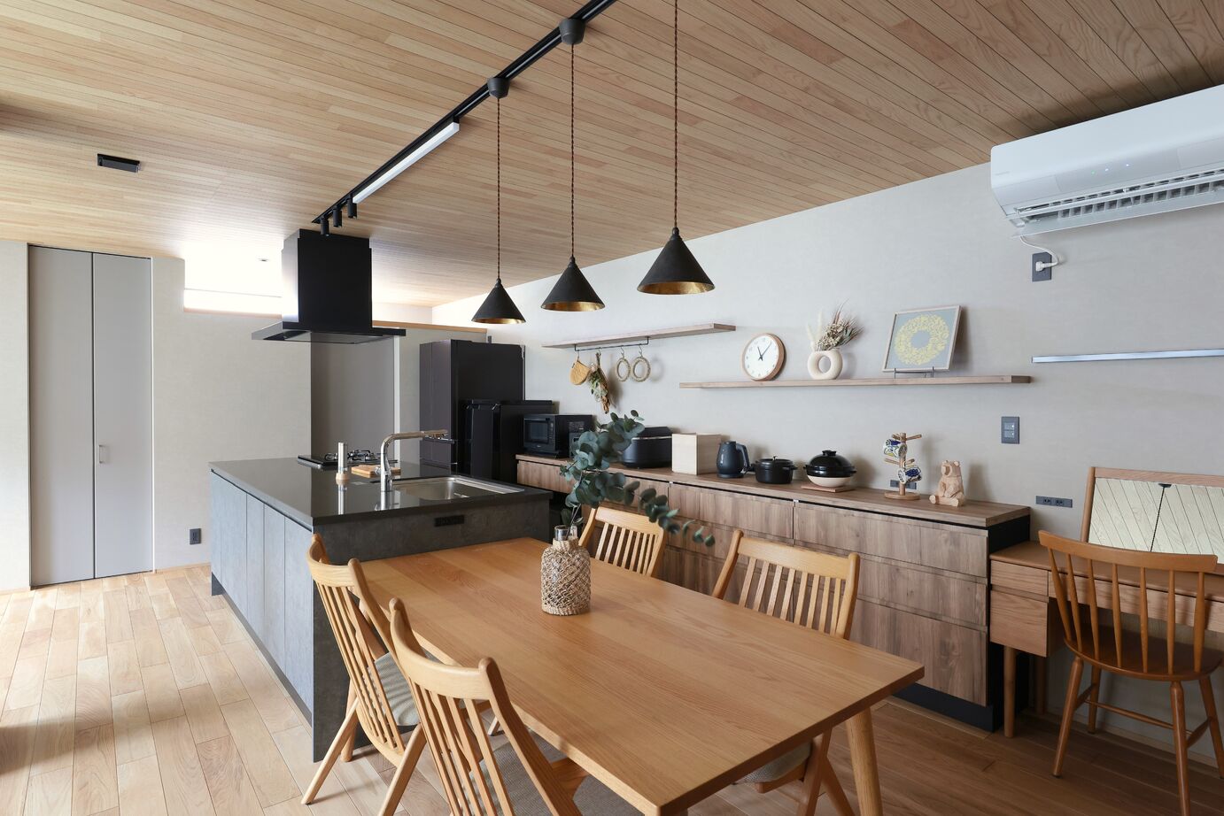 マスケン 【中庭あり/50.5坪/3,500～3,999万円】半屋外の中庭がある平屋の建築実例画像5