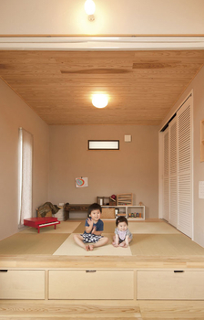 リブート 【葉山町｜2階リビング｜2LDK｜土間】緑を楽しみながら家事を楽しむ 無垢材の香りがする住まいの建築実例画像3