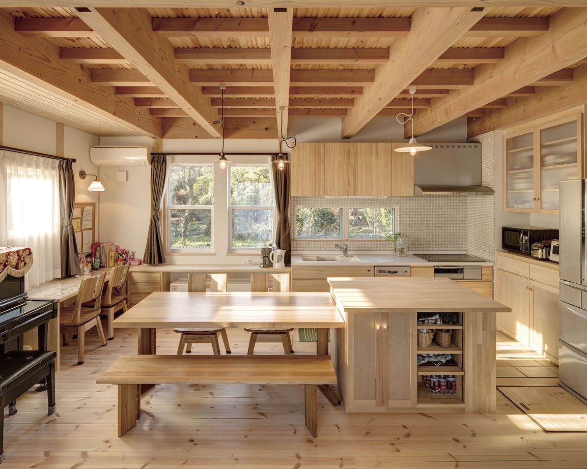 リブート 【秦野市｜4人家族｜3LDK】天窓や小上がりとワクワクいっぱい キッチンに家族が集まる住まいの建築実例画像