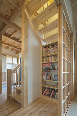 リブート 【秦野市｜4人家族｜3LDK】天窓や小上がりとワクワクいっぱい キッチンに家族が集まる住まいの建築実例画像5