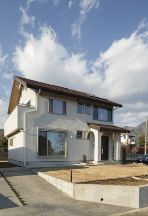 リブート 【秦野市｜4人家族｜3LDK】天窓や小上がりとワクワクいっぱい キッチンに家族が集まる住まいの建築実例画像6