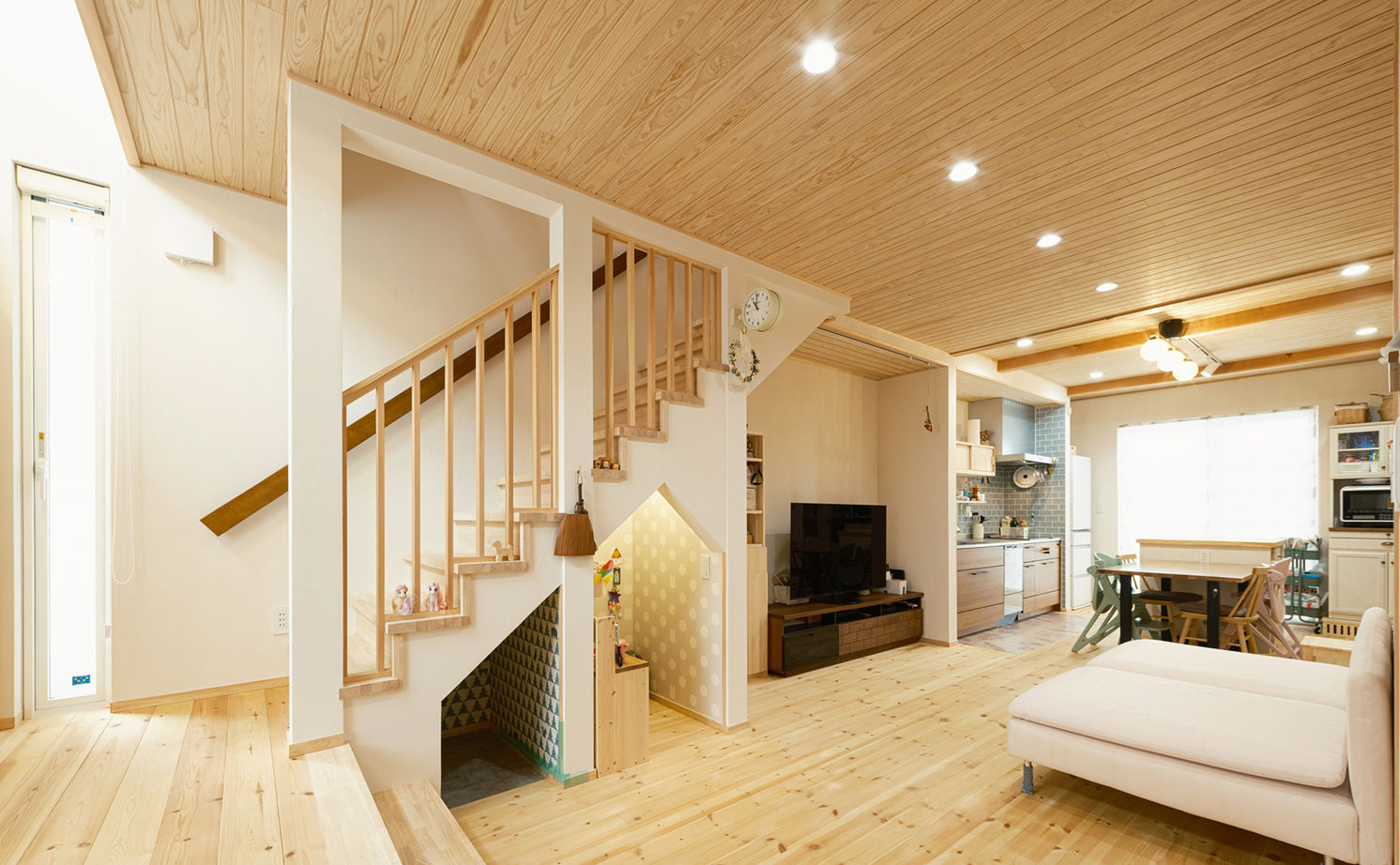 リブート 【綾瀬市｜2LDK+S｜4人家族】ヌックやパントリー、造作家具まで！家事ラクにとことんこだわった木の住まいの建築実例画像2