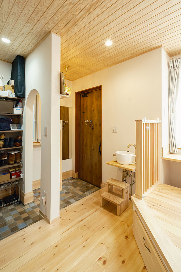 リブート 【綾瀬市｜2LDK+S｜4人家族】ヌックやパントリー、造作家具まで！家事ラクにとことんこだわった木の住まいの建築実例画像7