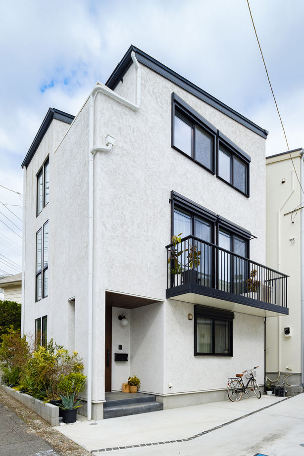 リブート 【3階建て／18坪／間取図有り】自然素材をたっぷり使った開放的な３階建て。鎌倉の四季を感じる暮らしの建築実例画像2