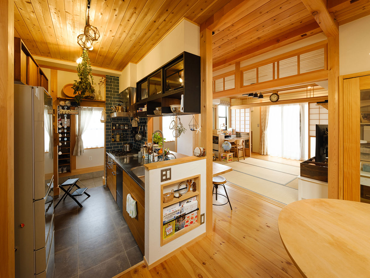 リブート 【町田市│4DK＋ロフト│自然素材】１階と２階で異なる世界感を描き、理想をカタチにした音楽室のある家の建築実例画像2