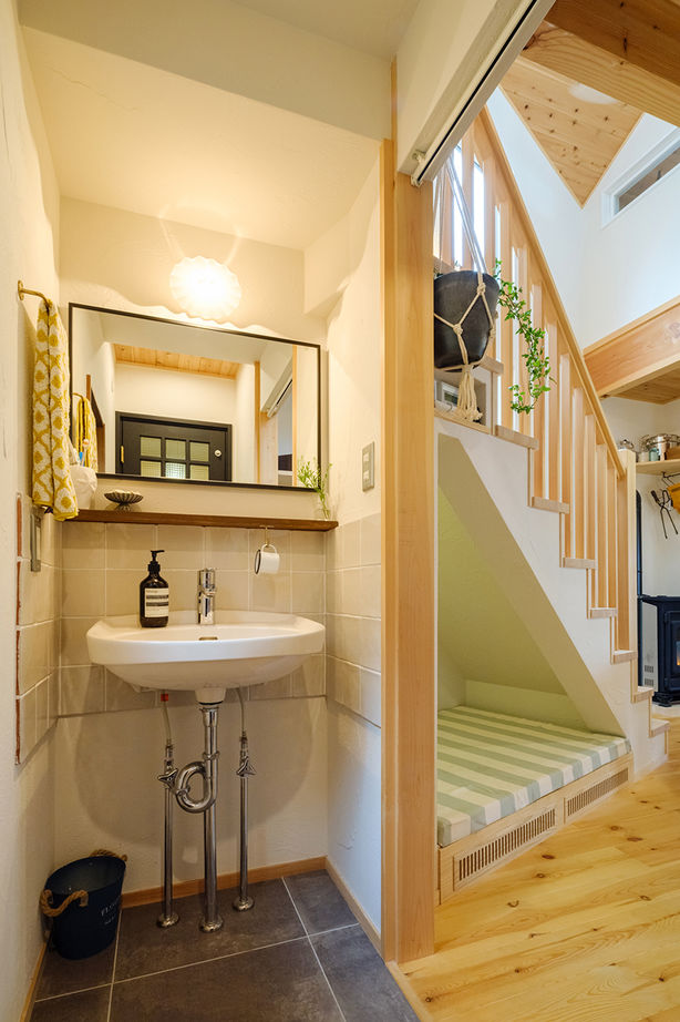 リブート 【町田市│4DK＋ロフト│自然素材】１階と２階で異なる世界感を描き、理想をカタチにした音楽室のある家の建築実例画像5