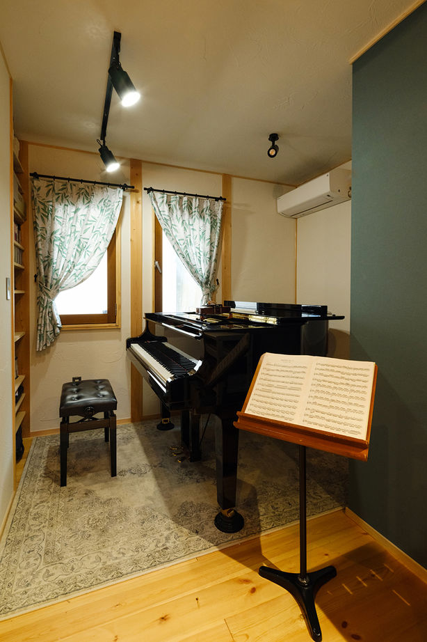 リブート 【町田市│4DK＋ロフト│自然素材】１階と２階で異なる世界感を描き、理想をカタチにした音楽室のある家の建築実例画像9