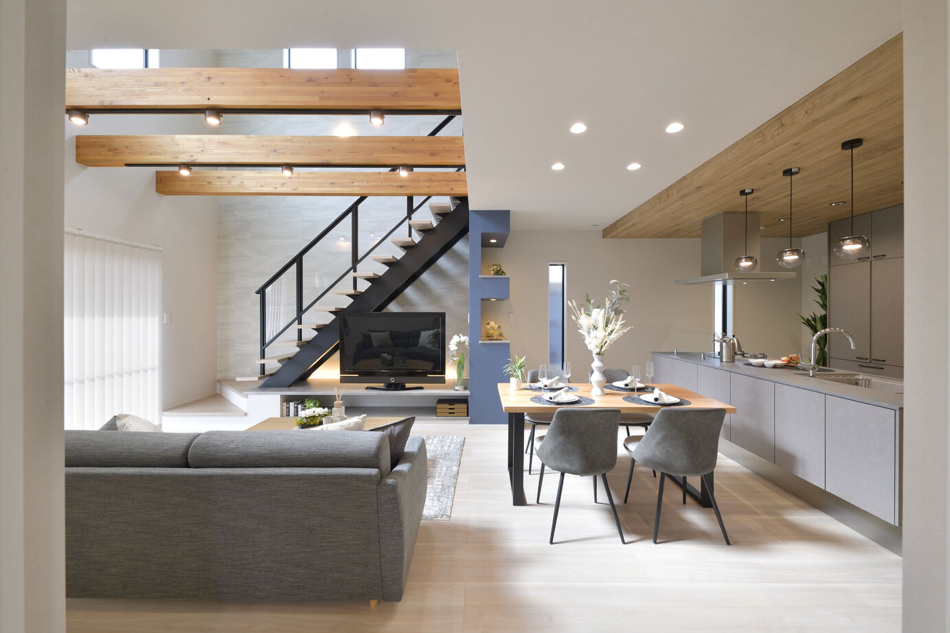 匠建枚方 【枚方市/ZEH住宅/車2台駐車】片付け上手になれる、スムーズな家事動線と遊びゴコロを設計の建築実例画像4