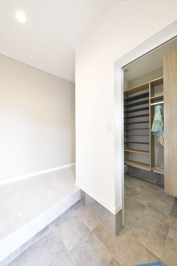 匠建枚方 【枚方市/ZEH住宅/車2台駐車】片付け上手になれる、スムーズな家事動線と遊びゴコロを設計の建築実例画像6