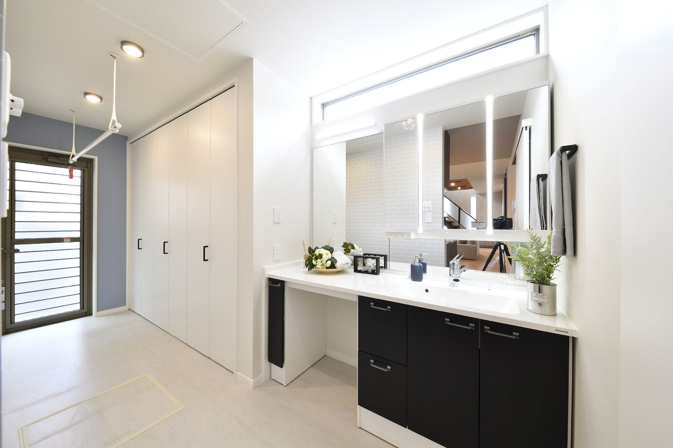 匠建枚方 【枚方市/吹抜け】アイランドキッチンでお料理も弾む、大空間LDKのある家の建築実例画像5