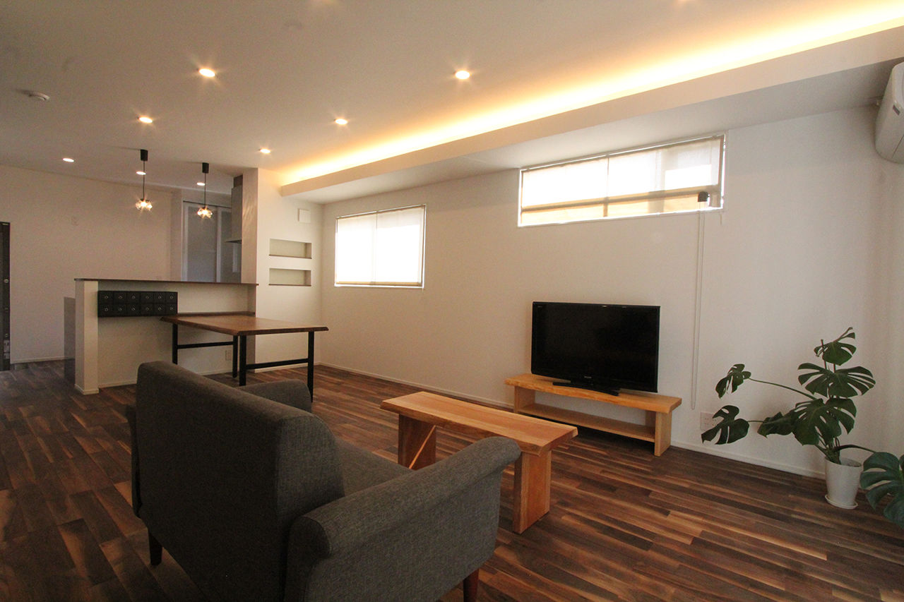 デキノヤホーム 【2000万円台／4LDK+サンルーム／スキップフロア】洋と和の世界が広がる、木を贅沢に使った心地よい住まいの建築実例画像3