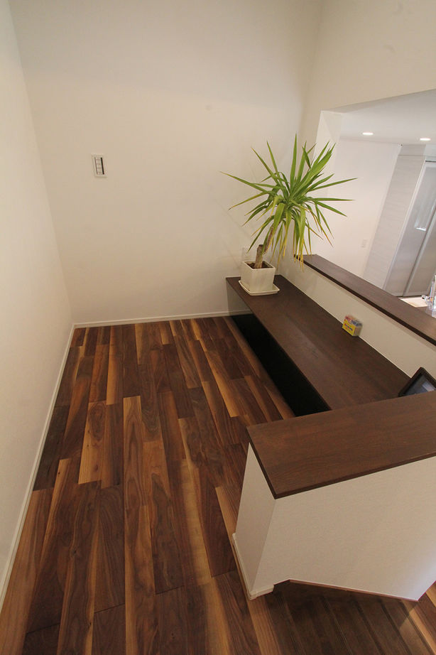 デキノヤホーム 【2000万円台／4LDK+サンルーム／スキップフロア】洋と和の世界が広がる、木を贅沢に使った心地よい住まいの建築実例画像6