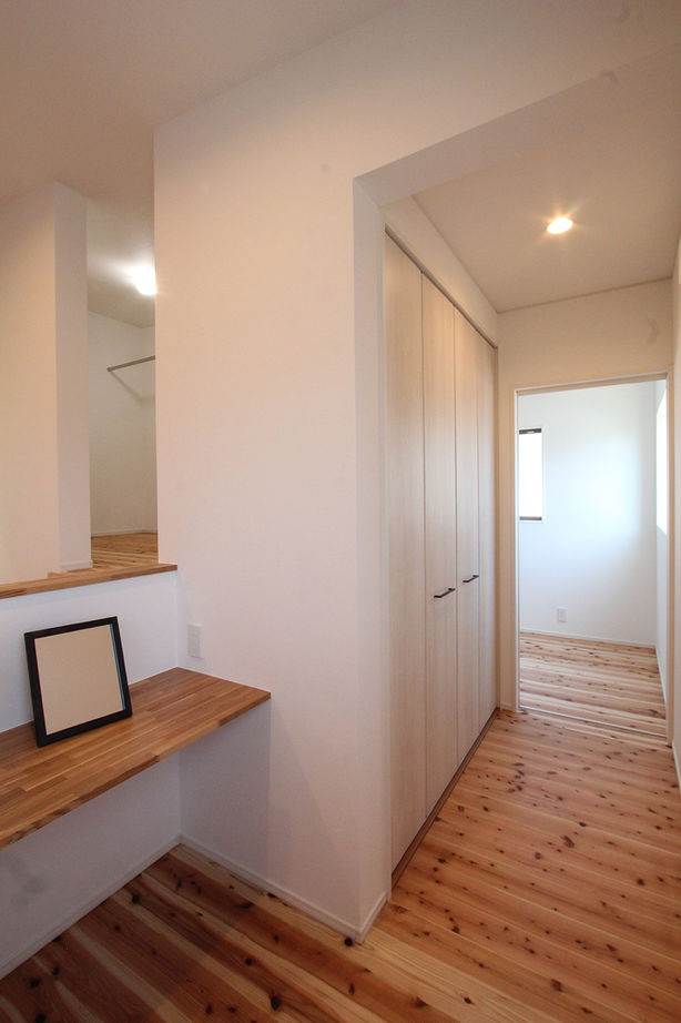 デキノヤホーム 【2000万円台／4LDK+サンルーム／スキップフロア】洋と和の世界が広がる、木を贅沢に使った心地よい住まいの建築実例画像9