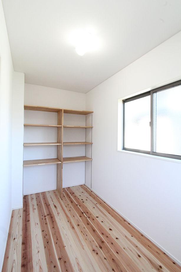 デキノヤホーム 【2000万円台／4LDK+サンルーム／スキップフロア】洋と和の世界が広がる、木を贅沢に使った心地よい住まいの建築実例画像10