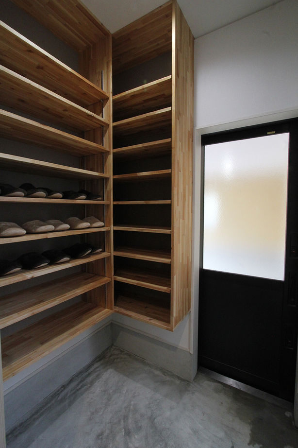 デキノヤホーム 【3000万円台/4LDK+中庭/ガレージ】バーベキューを楽しむなどライフスタイルが広がる中庭のある住まいの建築実例画像6