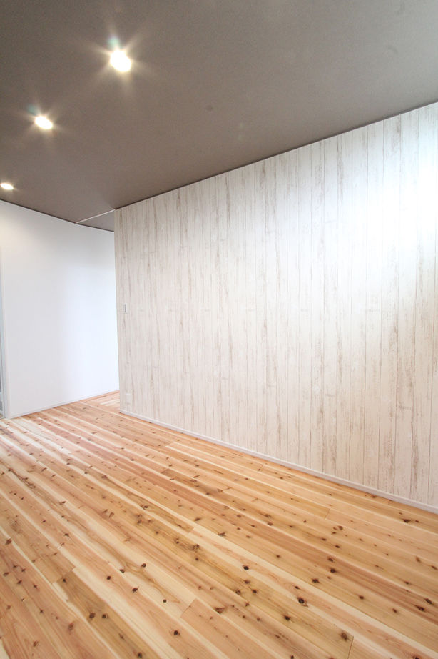 デキノヤホーム 【3000万円台/4LDK+中庭/ガレージ】バーベキューを楽しむなどライフスタイルが広がる中庭のある住まいの建築実例画像8