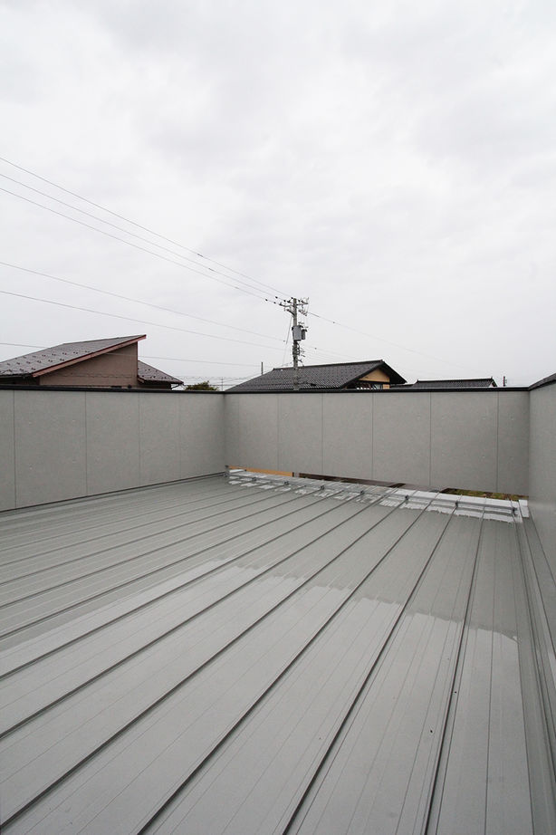 デキノヤホーム 【3000万円台/4LDK+中庭/ガレージ】バーベキューを楽しむなどライフスタイルが広がる中庭のある住まいの建築実例画像10