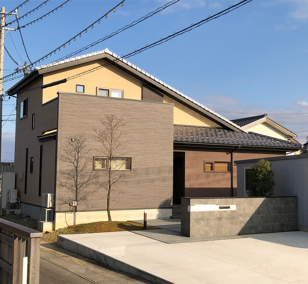 デキノヤホーム 【2000万円台/4LDK+サンルーム/太陽光発電】1階で生活が完結できる間取り。省エネで長く快適に暮らせる家の建築実例画像1