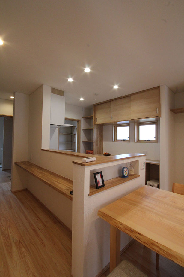 デキノヤホーム 【2000万円台/4LDK+サンルーム/太陽光発電】1階で生活が完結できる間取り。省エネで長く快適に暮らせる家の建築実例画像4