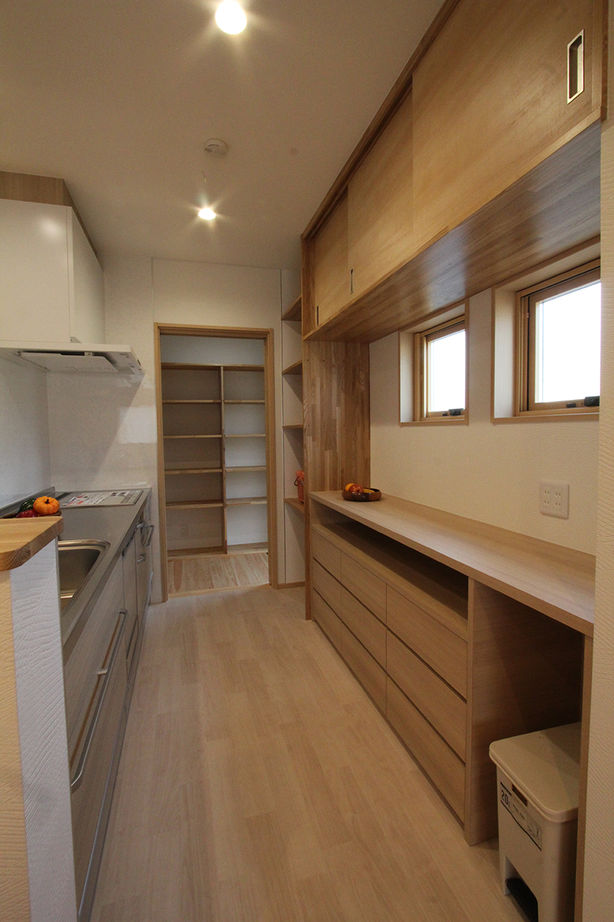 デキノヤホーム 【2000万円台/4LDK+サンルーム/太陽光発電】1階で生活が完結できる間取り。省エネで長く快適に暮らせる家の建築実例画像5