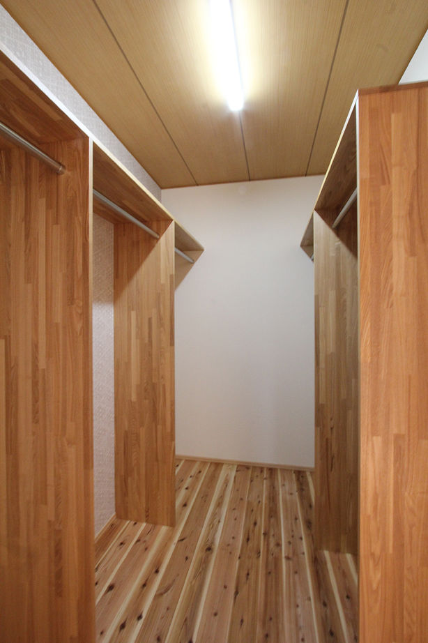 デキノヤホーム 【2000万円台/4LDK+サンルーム/太陽光発電】1階で生活が完結できる間取り。省エネで長く快適に暮らせる家の建築実例画像7