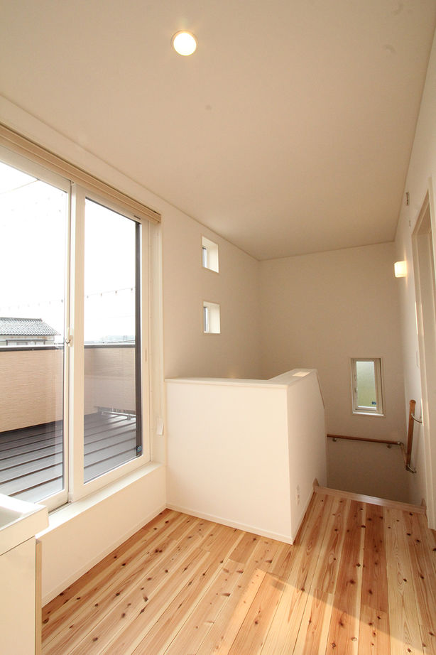 デキノヤホーム 【2000万円台/4LDK+サンルーム/太陽光発電】1階で生活が完結できる間取り。省エネで長く快適に暮らせる家の建築実例画像9