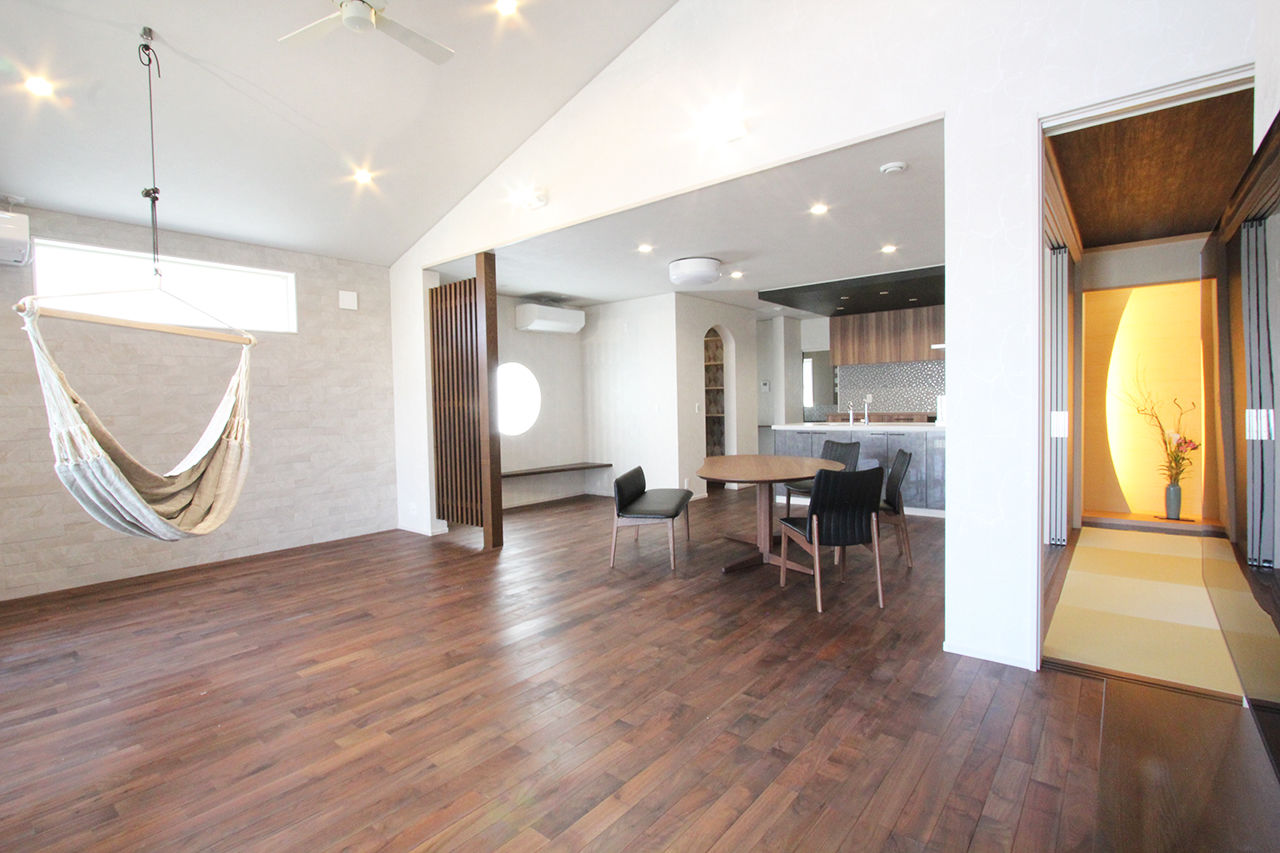 デキノヤホーム 【4000万円台/60坪/4LDK+スキップフロア/サンルーム】ブラックウォールナットの無垢材を使用した上質な家の建築実例画像3