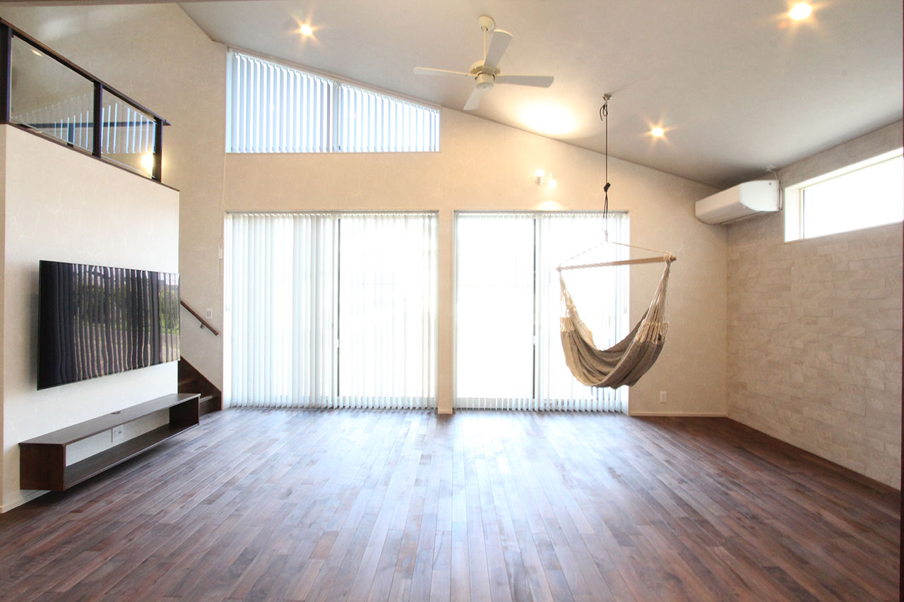 デキノヤホーム 【4000万円台/60坪/4LDK+スキップフロア/サンルーム】ブラックウォールナットの無垢材を使用した上質な家の建築実例画像4