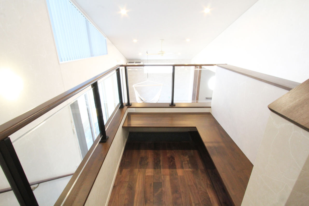 デキノヤホーム 【4000万円台/60坪/4LDK+スキップフロア/サンルーム】ブラックウォールナットの無垢材を使用した上質な家の建築実例画像5