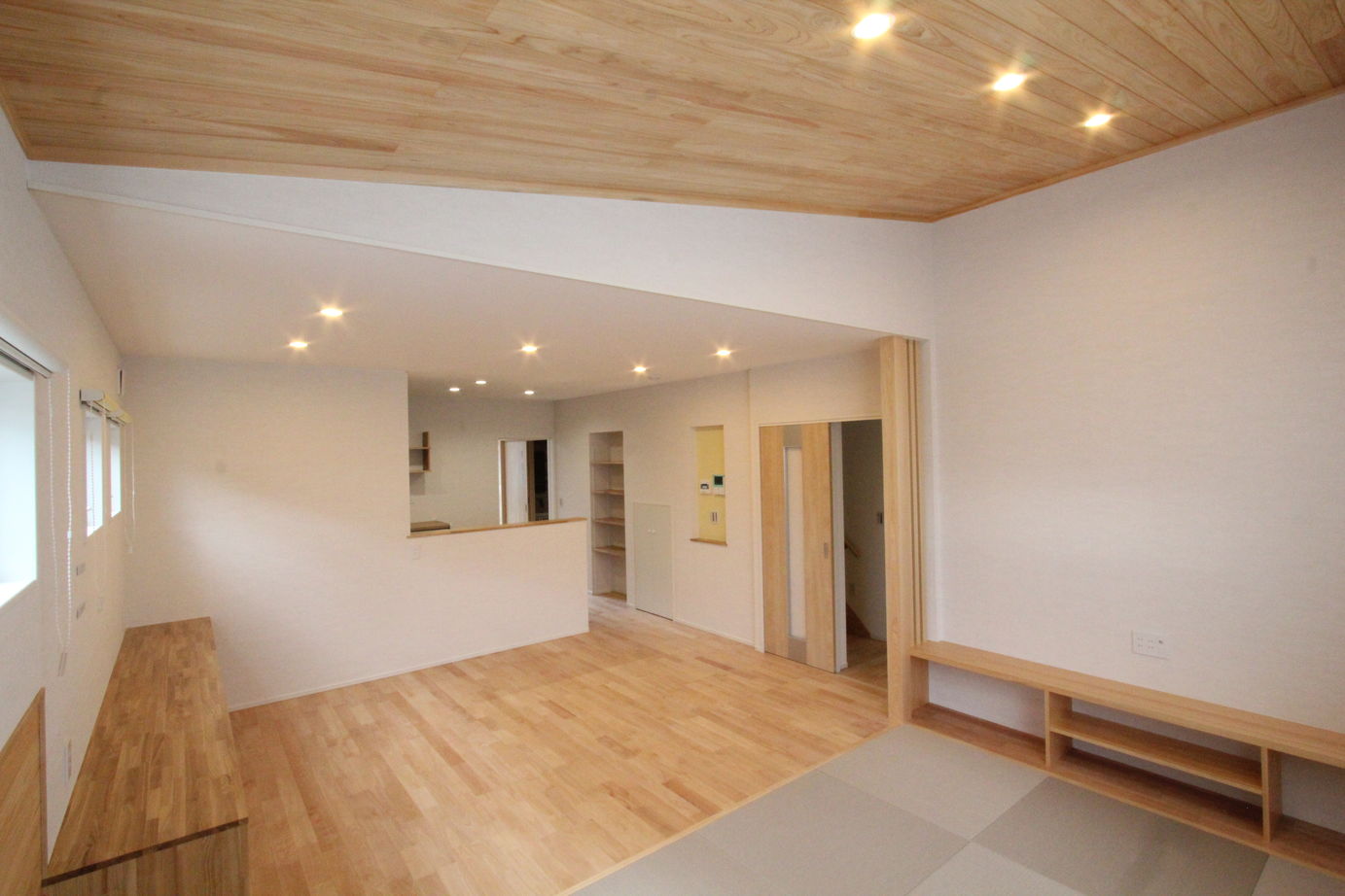 デキノヤホーム 【高岡市/4LDK/41.2坪/間取り図あり】シャキッとしたベースに少し「かわいい」が入ったお家の建築実例画像4