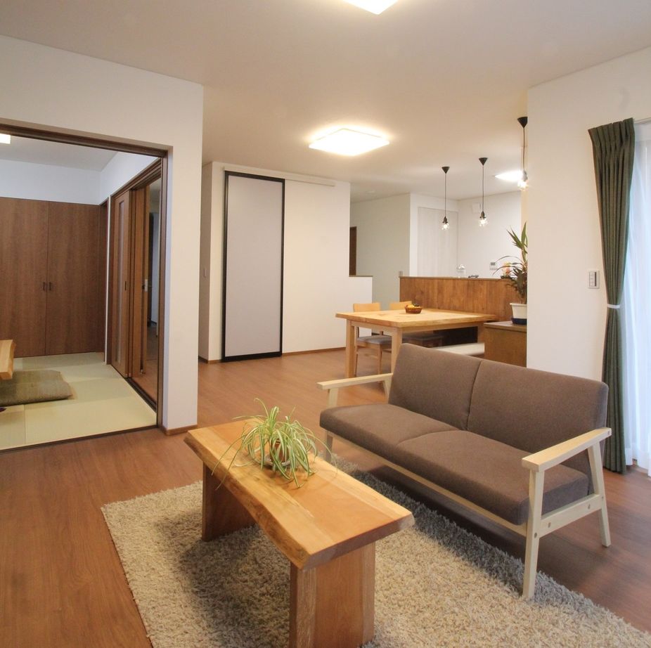 デキノヤホーム 【2000万円台前半/小矢部市/4LDK/42.8坪】　家事動線にこだわった家の建築実例画像4