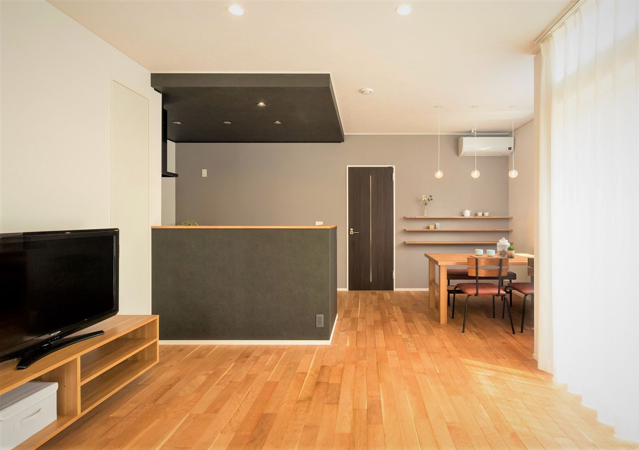 デキノヤホーム 【2,000万円台前半/富山市/32.9坪/4LDK】『ブラックチェリー×癒×黒色』の建築実例画像1