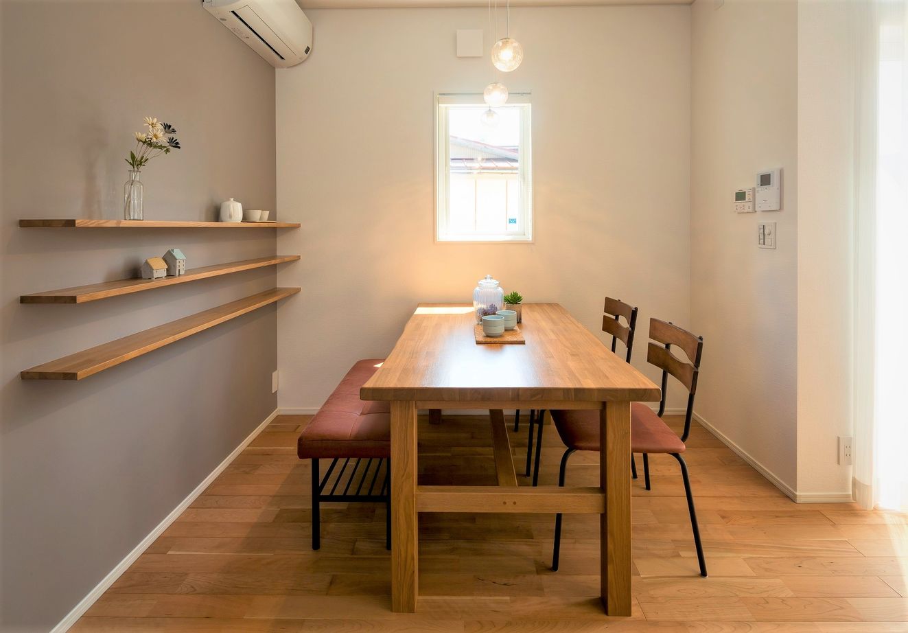 デキノヤホーム 【2,000万円台前半/富山市/32.9坪/4LDK】『ブラックチェリー×癒×黒色』の建築実例画像2