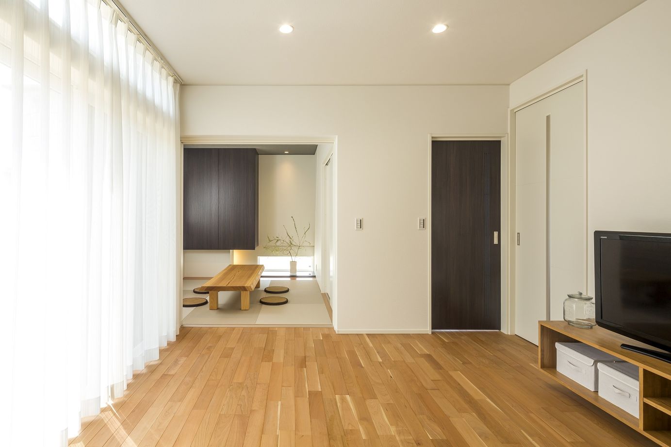 デキノヤホーム 【2,000万円台前半/富山市/32.9坪/4LDK】『ブラックチェリー×癒×黒色』の建築実例画像4