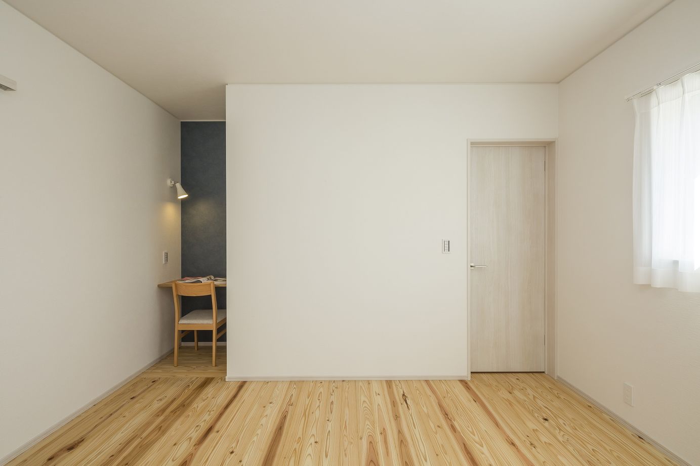 デキノヤホーム 【2,000万円台前半/富山市/32.9坪/4LDK】『ブラックチェリー×癒×黒色』の建築実例画像6