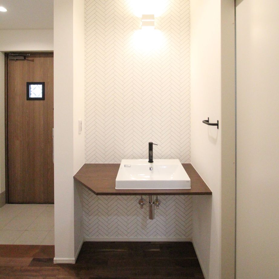 デキノヤホーム 【氷見市/4LDK/36.4坪/吹抜け/間取り図あり】吹抜けで大きな窓から光が差し込む明るい家の建築実例画像6