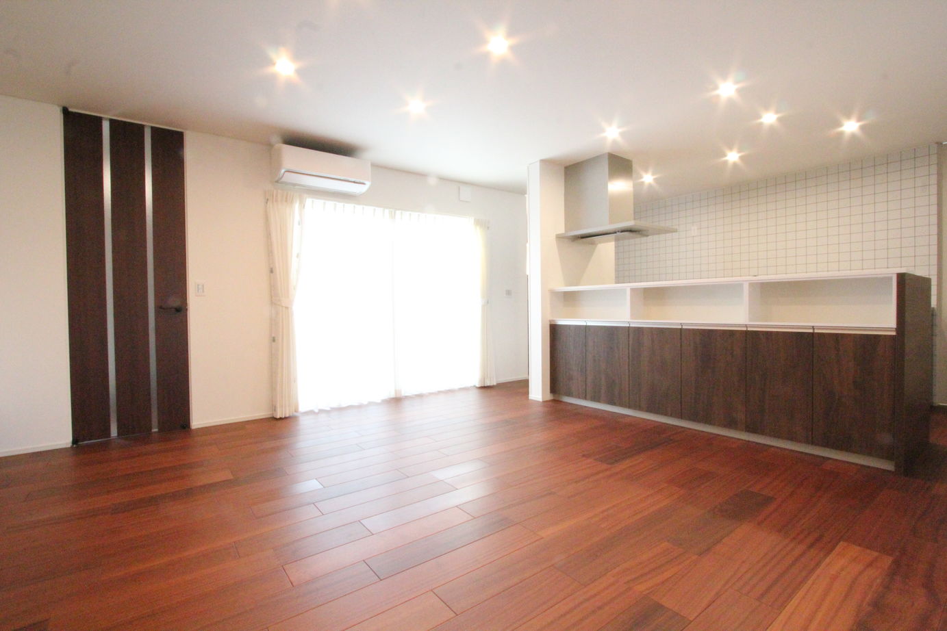 デキノヤホーム 【高岡市/3LDK/32.7坪/平屋】　温泉旅館のような和室+寝室の建築実例画像3