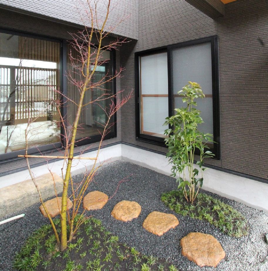 デキノヤホーム 【3,000万円台後半/射水市/56.1坪/4LDK】　テラスが2つある和モダンな家の建築実例画像3