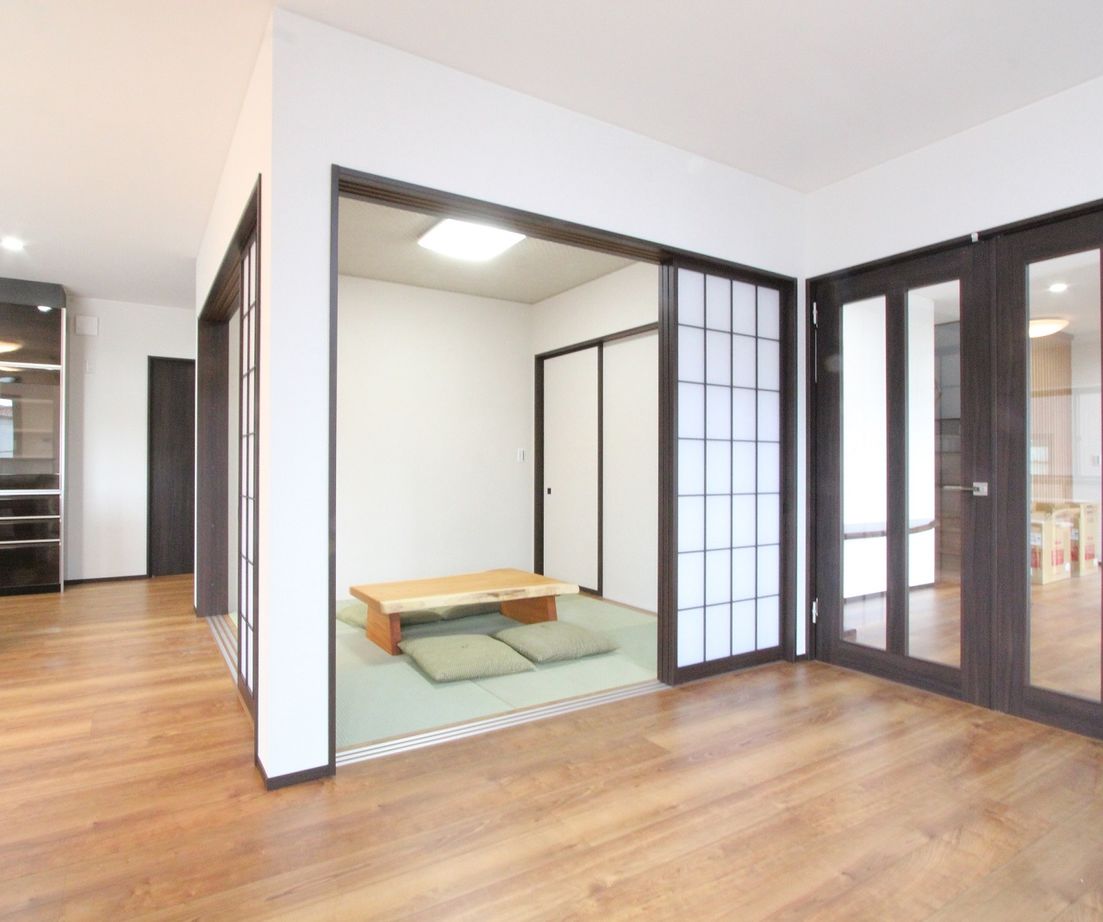 デキノヤホーム 【3,000万円台後半/射水市/56.1坪/4LDK】　テラスが2つある和モダンな家の建築実例画像6