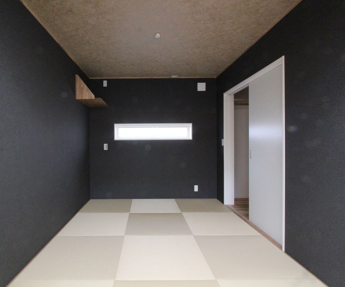 デキノヤホーム 【2,000万円台前半/高岡市/2LDK+フリールーム/36.9坪】 大きな吹抜けのあるオシャレな家の建築実例画像3