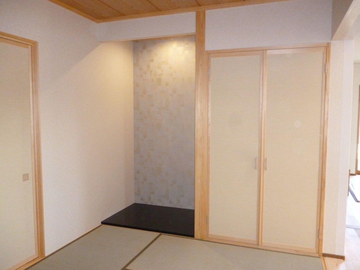 デキノヤホーム 【高岡市/31.9坪/２LDK+インナーガレージ/平屋】　インナーガレージのある勾配天井の平屋の家の建築実例画像4