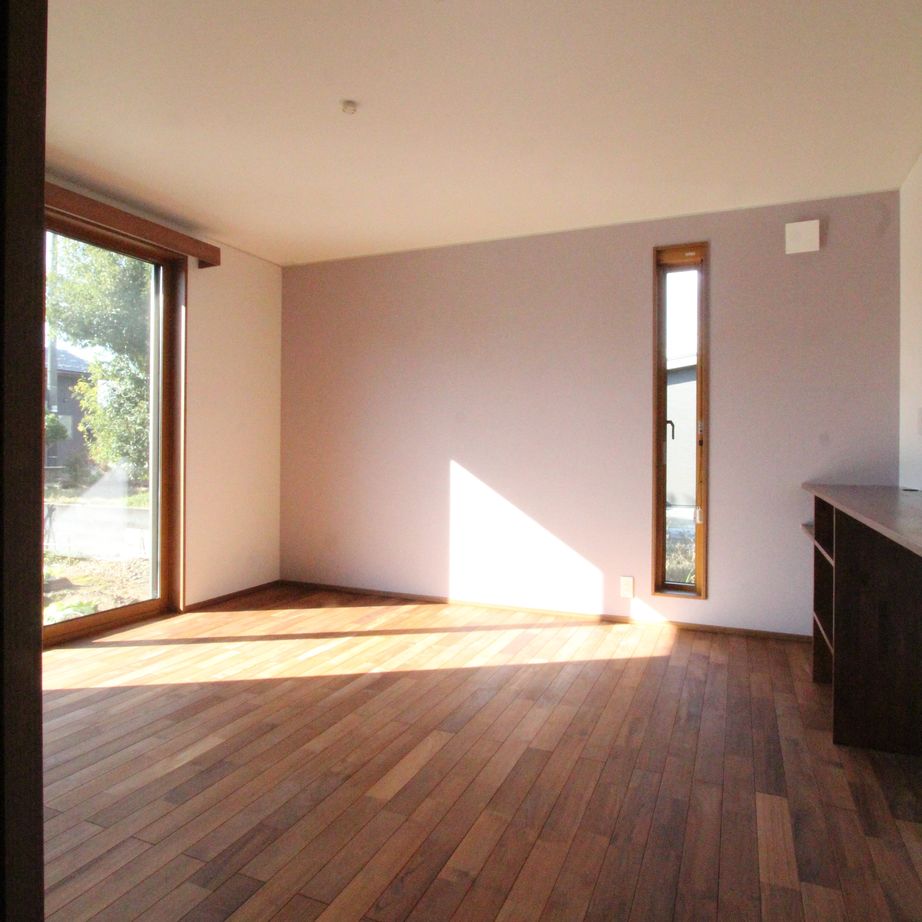 デキノヤホーム 【高岡市/31.9坪/２LDK+インナーガレージ/平屋】　インナーガレージのある勾配天井の平屋の家の建築実例画像5