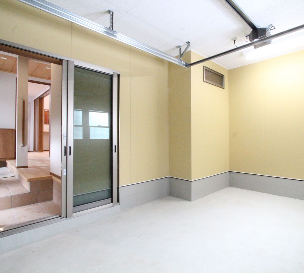 デキノヤホーム 【高岡市/31.9坪/２LDK+インナーガレージ/平屋】　インナーガレージのある勾配天井の平屋の家の建築実例画像9