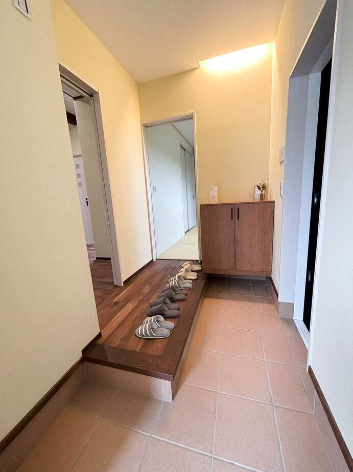 デキノヤホーム 【3LDK+インナーガレージ/吹抜け/40.4坪】 　木の心地よさを感じる家の建築実例画像6