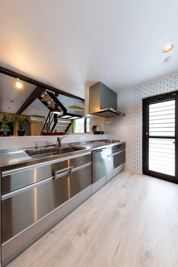 display/RIKIRYOU HOUSING 【50坪以上/薪ストーブ/ガレージ】もっと自由で快適な暮らしを。充実のアウトドアライフ！の建築実例画像5