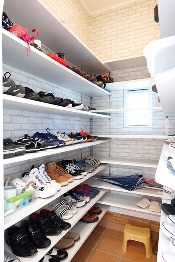 セルコホーム福岡西・宗像（福岡住宅） 小屋裏やシューズインクローゼットなど、適材適所の収納でスッキリとした住空間を実現の建築実例画像4