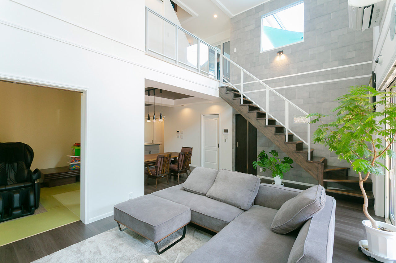 セルコホーム福岡西・宗像（福岡住宅） 【圧巻の吹抜け】愛車を守るガレージやBBQ、外遊びができるデッキを備えた邸宅の建築実例画像6